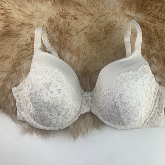 Victoria's Secret Other - Victoria's Secret Lace Bra 40DD Body By Victoria Victoria's Secret Other - Victoria's Secret Lace Bra 40DD Body By Victoria